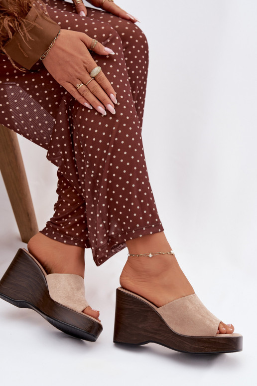 Moteriškos šlepetės Ant platformos smėlio spalvos Ravelia