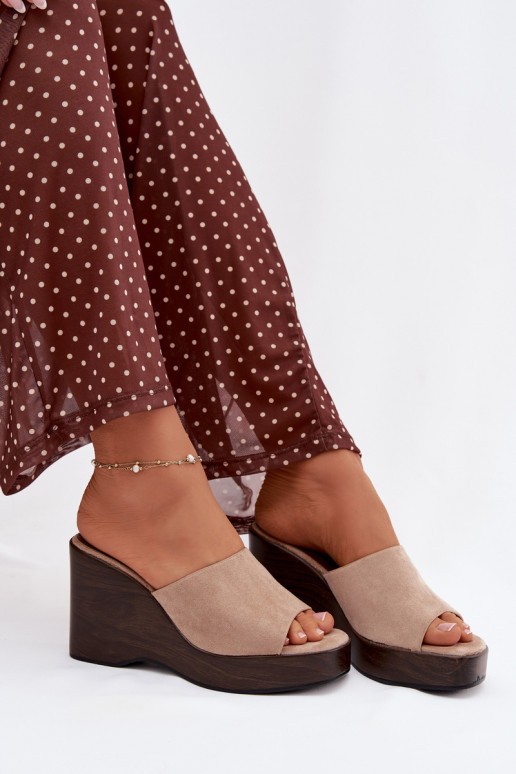 Moteriškos šlepetės Ant platformos smėlio spalvos Ravelia