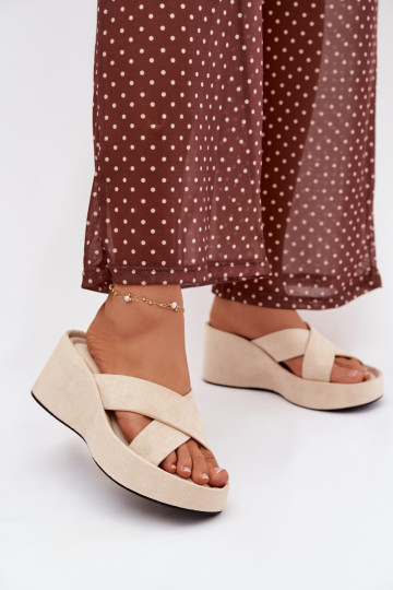 Moteriškos šlepetės Ant platformossuiš eko zomšosu smėlio spalvos Calorine