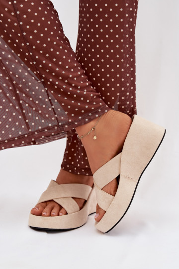 Moteriškos šlepetės Ant platformossuiš eko zomšosu smėlio spalvos Calorine 2