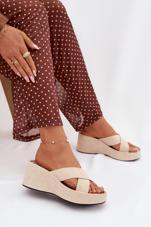 Moteriškos šlepetės Ant platformossuiš eko zomšosu smėlio spalvos Calorine