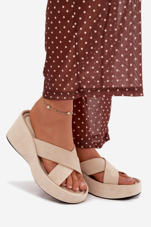 Moteriškos šlepetės Ant platformossuiš eko zomšosu smėlio spalvos Calorine