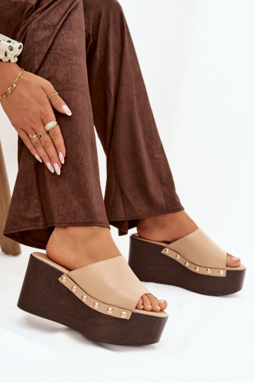 Moteriškos šlepetės Ant platformos su kniedėmis smėlio spalvos Tai turireline