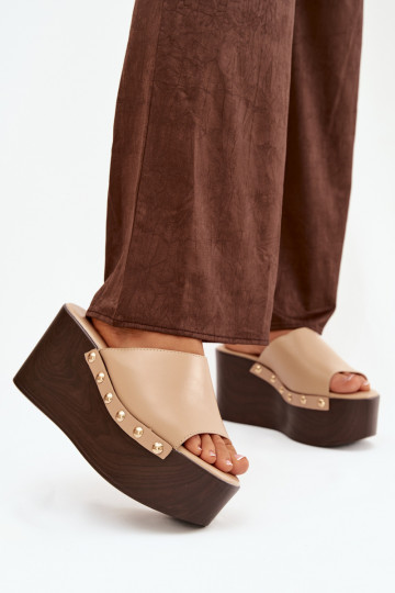 Moteriškos šlepetės Ant platformos su kniedėmis smėlio spalvos Tai turireline 2