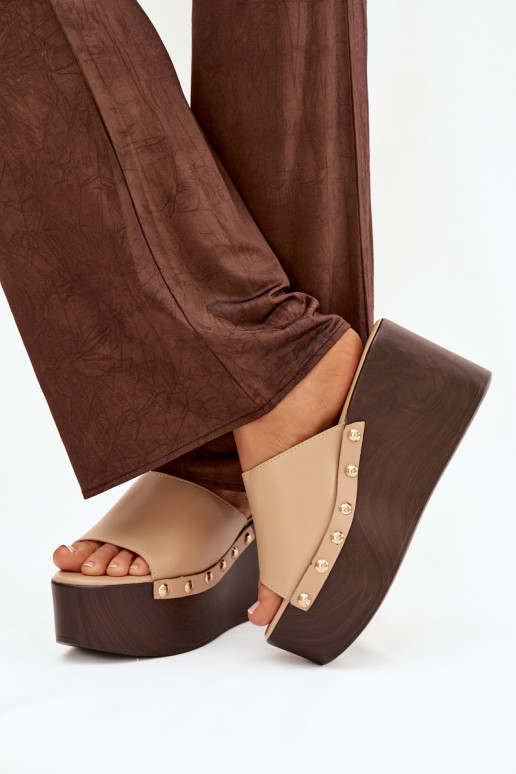 Moteriškos šlepetės Ant platformos su kniedėmis smėlio spalvos Tai turireline