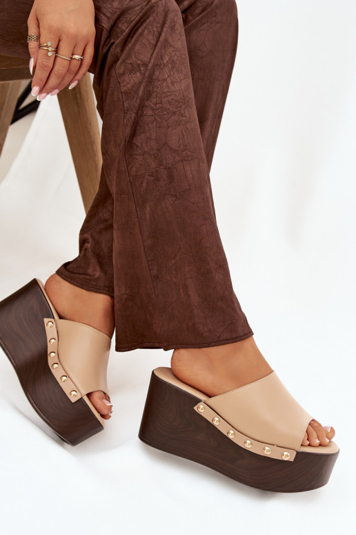 Moteriškos šlepetės Ant platformos su kniedėmis smėlio spalvos Tai turireline