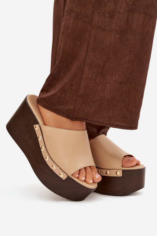 Moteriškos šlepetės Ant platformos su kniedėmis smėlio spalvos Tai turireline