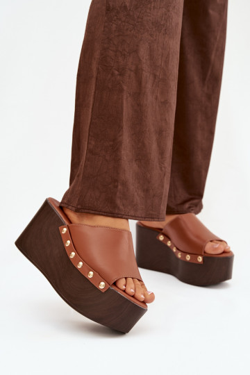 Moteriškos šlepetės Ant platformos su kniedėmis rudos spalvos Tai turireline 2