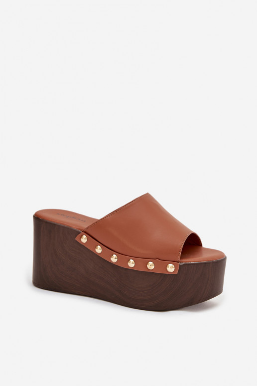 Moteriškos šlepetės Ant platformos su kniedėmis rudos spalvos Tai turireline