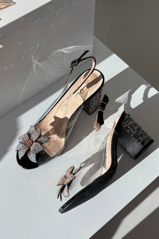 Juodos spalvos perregimos basutės D&A MR38-321 su kulniukais ir ornamentais