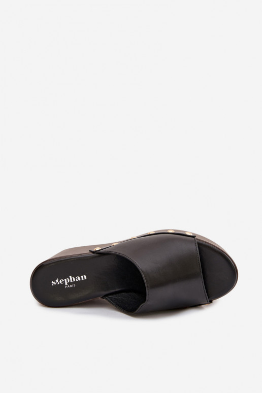 Moteriškos šlepetės ant platformos su kniedėmis juodos spalvos Taireline