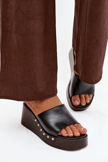 Moteriškos šlepetės ant platformos su aukso spalvos smeigėmis juodos spalvos Arionne 2