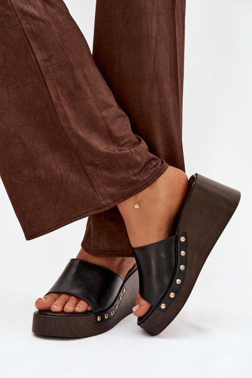 Moteriškos šlepetės ant platformos su aukso spalvos smeigėmis juodos spalvos Arionne