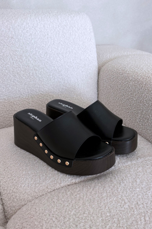 Moteriškos šlepetės ant platformos su aukso spalvos smeigėmis juodos spalvos Arionne