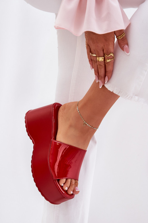 su lako efektu Moteriškos šlepetės su platforma I Koturnie raudonos spalvos Nellevia