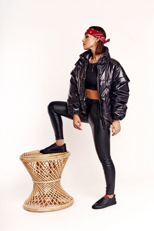 Įjungtatūralios odos sportbačiai su dekoratyvinėmis juostelėmis BIG STAR DD274687 juodos spalvos