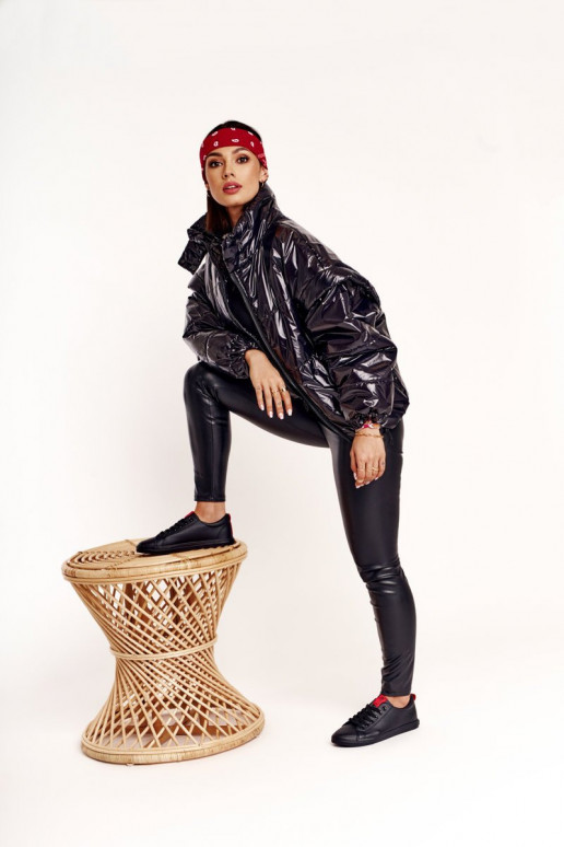 Įjungtatūralios odos sportbačiai su dekoratyvinėmis juostelėmis BIG STAR DD274687 juodos spalvos