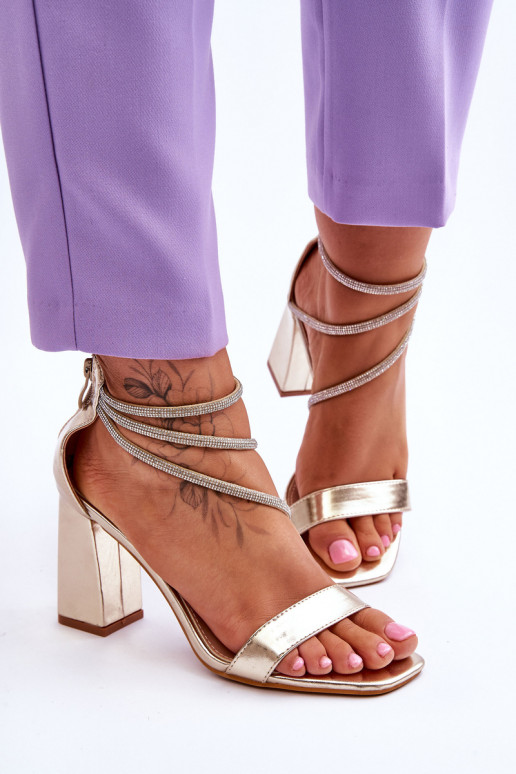 madingos basutės su tviskančiomis akutėmis aukso spalvos Carma