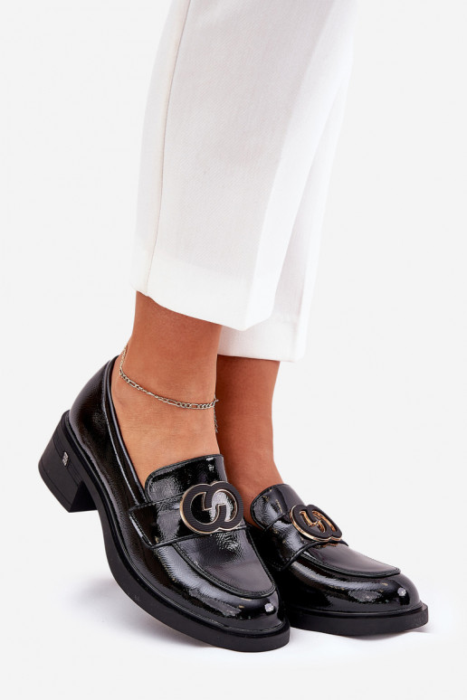 su lako efektu Oda Mokasinai su kulniukais Vinceza 18102 juodos spalvos