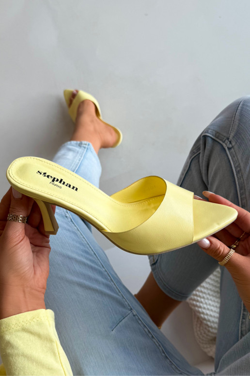 Moteriškos geltonos spalvos lakuotos šlepetės su kulniukais Lirissa