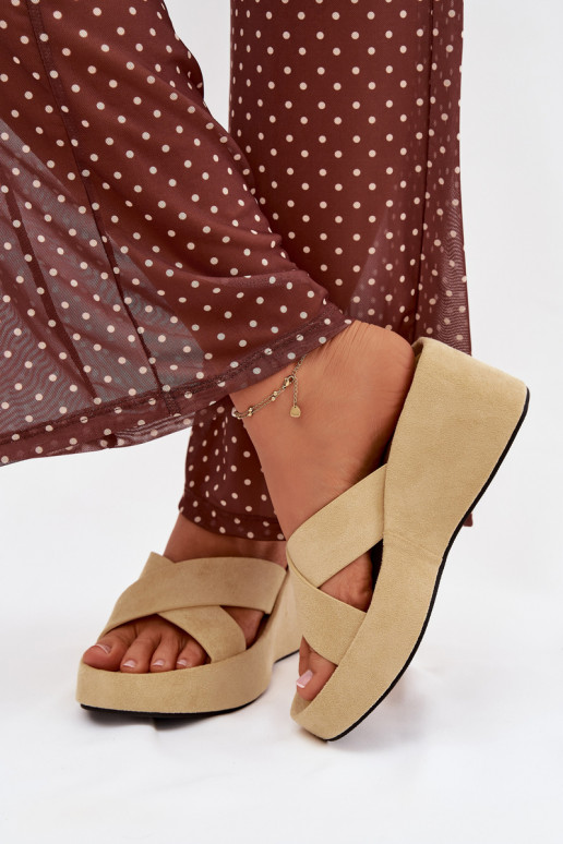 Geltonos spalvos moteriškos šlepetės ant platformos iš dirbtinio zomšo „Calorine"