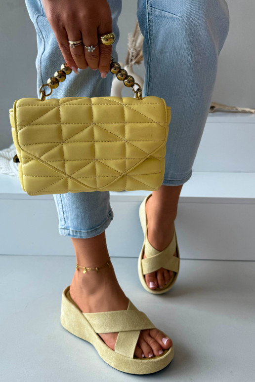 Geltonos spalvos moteriškos šlepetės ant platformos iš dirbtinio zomšo „Calorine"