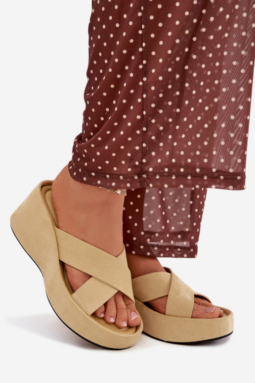 Geltonos spalvos moteriškos šlepetės ant platformos iš dirbtinio zomšo „Calorine"