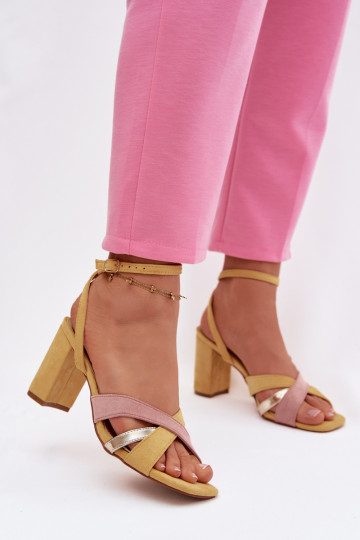 Moteriškos aukštakulnės basutės su juostelėmis iš eko zomšosoĮe geltonos spalvos Karilora 2