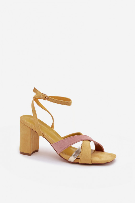 Moteriškos aukštakulnės basutės su juostelėmis iš eko zomšosoĮe geltonos spalvos Karilora