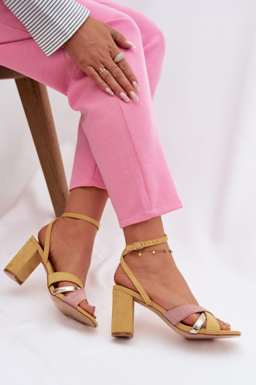 Moteriškos aukštakulnės basutės su juostelėmis iš eko zomšosoĮe geltonos spalvos Karilora