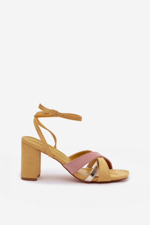 Moteriškos aukštakulnės basutės su juostelėmis iš eko zomšosoĮe geltonos spalvos Karilora