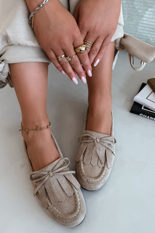 Smėlio spalvos Glorina moteriški mokasinai su stilingomis detalėmis ir kutais