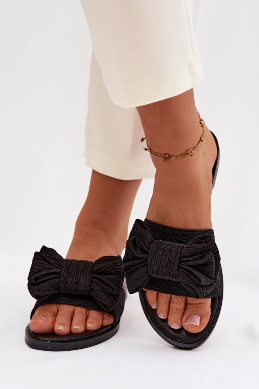 Moteriškos šlepetės su plačiais kulniukais su kaspinais juodos spalvos Amivelle