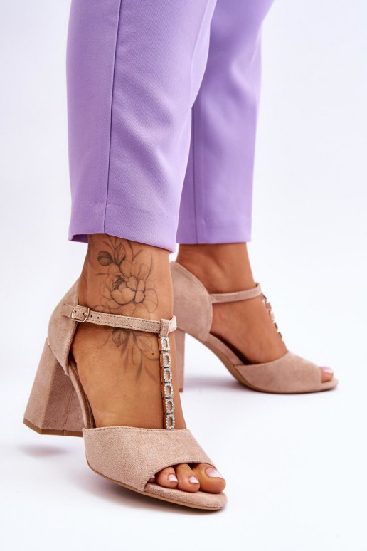 Elegantiški zomšiniai aukštakulniai su tviskančiomis akutėmis smėlio spalvos Aniya