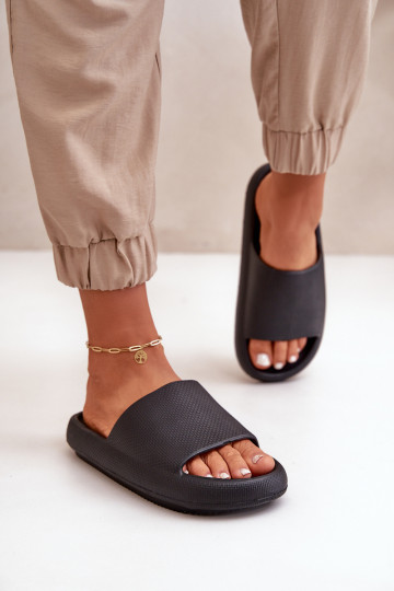 Moteriškas Lengvos putplasčio šlepetės Ant storo pado juodos spalvos Querceria 2