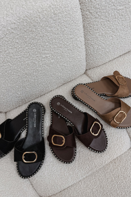 Moteriškos šlepetės su plačiais kulniukais ir aukso spalvos sagtimis juodos spalvos Selivelle