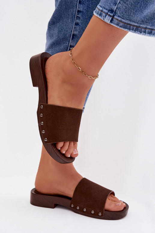 Moteriškos šlepetės su kniedėmis su plačiais kulniukais CzekoladoĮe Amelvessa