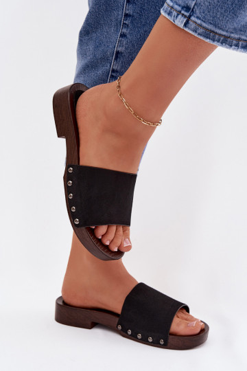 Moteriškos šlepetės su kniedėmis su plačiais kulniukais juodos spalvos Amelvessa