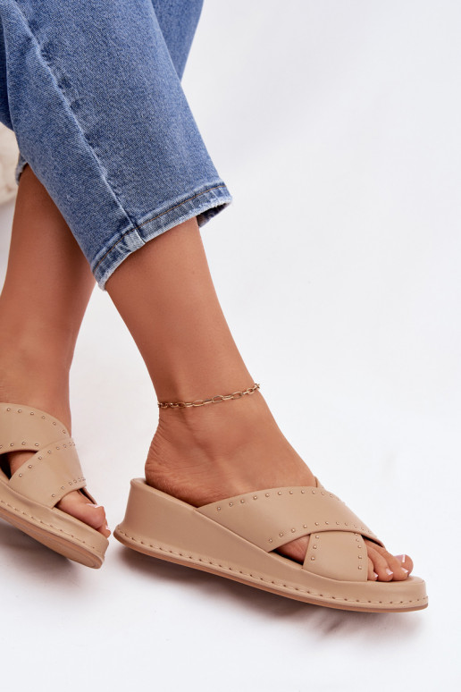 Dekoruotos Moteriškos šlepetės Ant platformos iš eko odos smėlio spalvos Calorissa