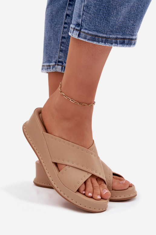 Dekoruotos Moteriškos šlepetės Ant platformos iš eko odos smėlio spalvos Calorissa