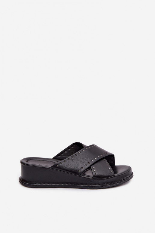 Dekoruotos Moteriškos šlepetės Ant platformos iš eko odos juodos spalvos Calorissa