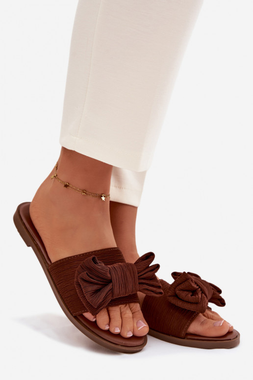 Moteriškos šlepetės su plačiais kulniukais ir kaspinais, rudos spalvos Amivelle