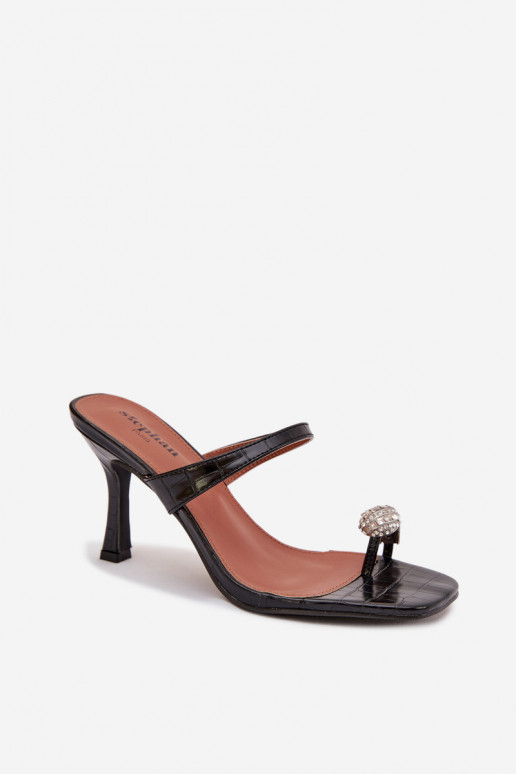 Moteriškos šlepetės su plonais kulniukais Su puošniais Detalem juodos spalvos Lorissa