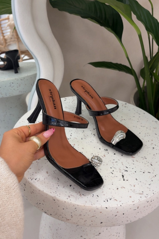 Moteriškos šlepetės su plonais kulniukais Su puošniais Detalem juodos spalvos Lorissa