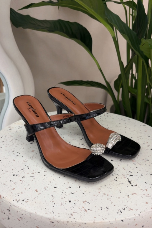 Moteriškos šlepetės su plonais kulniukais Su puošniais Detalem juodos spalvos Lorissa