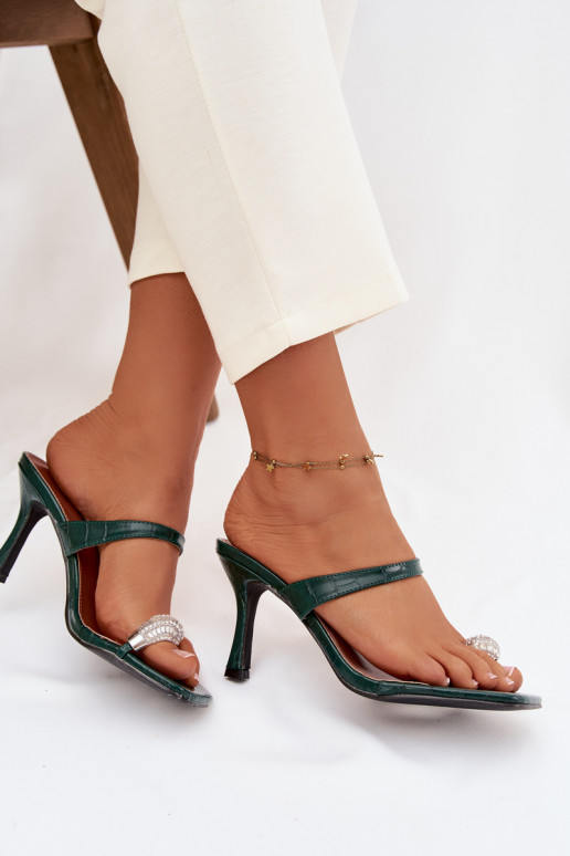 Moteriškos butelio žalumo šlepetės su plonais kulniukais ir puošniomis detalėmis Lorissa