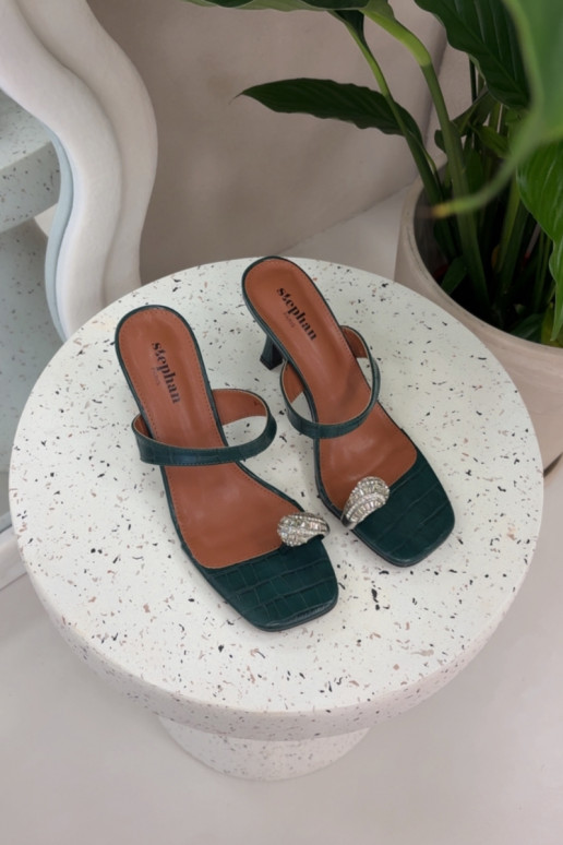 Moteriškos butelio žalumo šlepetės su plonais kulniukais ir puošniomis detalėmis Lorissa