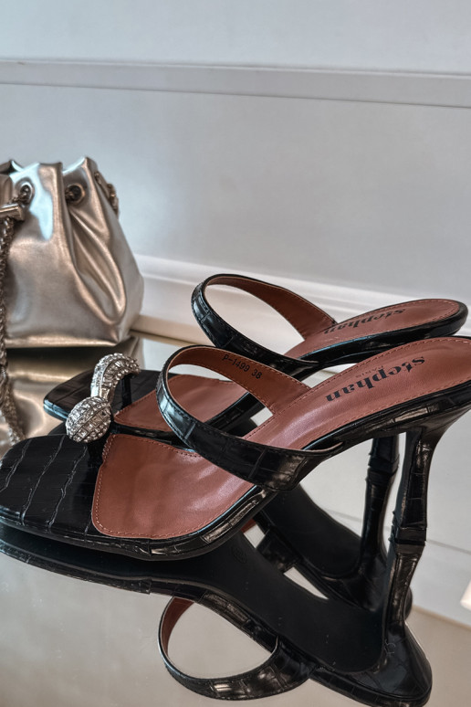 Moteriškos butelio žalumo šlepetės su plonais kulniukais ir puošniomis detalėmis Lorissa