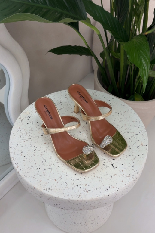 Moteriškos aukso spalvos šlepetės su plonais kulniukais ir puošniomis detalėmis Lorissa