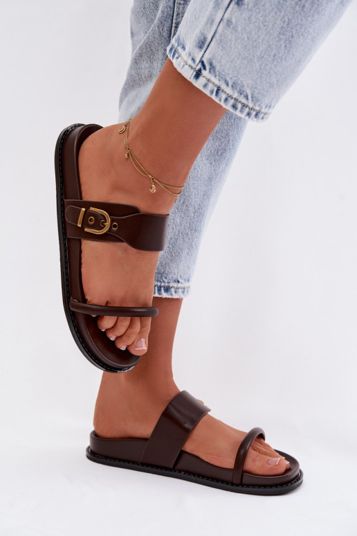 Moteriškos šlepetės su aukso spalvos sagtimis CzekoladoĮe Sarilisse